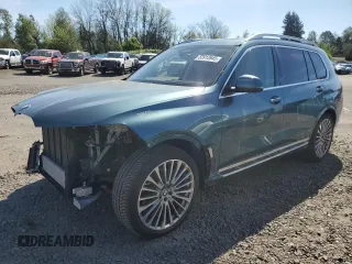 2025 BMW X7 xDrive40i z VIN 5UX23EM01S9W56339, wystawiony jako Copart lot #53913945 z przebiegiem 8385 mil mil oraz Szkody całkowita. Historia ofert i sprzedaży dostępna na DreamBid. Obrazek 1.
