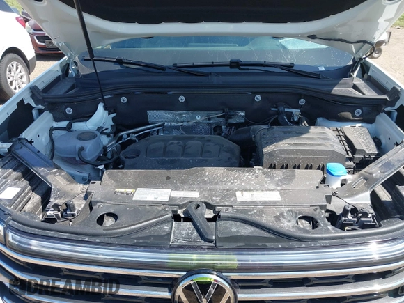 2025 Volkswagen Atlas SE with VIN 1V2JR2CA7SC514986, listed as a IAAI auction lot 42003723 with 4,995 mi miles and . Bid and sale history available at DreamBid. Image 10.