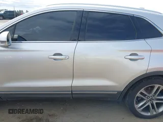 2017 Lincoln MKC Reserve with VIN 5LMCJ3D98HUL54981, listed as a IAAI auction lot 41721206 with 82,318 mi miles. Bid and sale history available at carsss.com. Image 14.