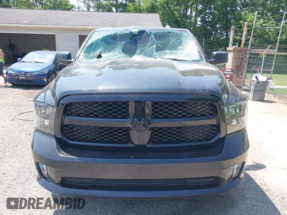 2018 Ram 1500 Express z VIN 1C6RR7FT9JS290131, wystawiony jako IAAI lot #42377820 z przebiegiem 56 442 mil mil oraz . Historia ofert i sprzedaży dostępna na DreamBid. Obrazek 12.