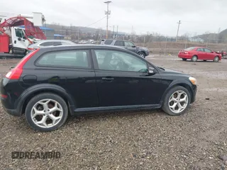 2013 Volvo C30 T5 z VIN YV1672MK8D2305313, wystawiony jako IAAI lot #41715681 z przebiegiem 191 887 mil mil oraz . Historia ofert i sprzedaży dostępna na DreamBid. Obrazek 14.