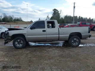 2000 Chevrolet Silverado 1500 LT with VIN 1GCEK19T8YE189692, listed as a IAAI auction lot 41523976 with 165,695 mi miles. Bid and sale history available at carsss.com. Image 15.