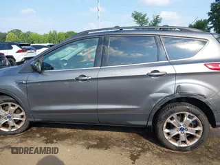 2013 Ford Escape SE с VIN 1FMCU9G99DUA84100, выставлен на аукционе IAAI как лот 42790738 с пробегом 130 641 миль миль и . История ставок и продаж доступна на DreamBid. Изображение 14.