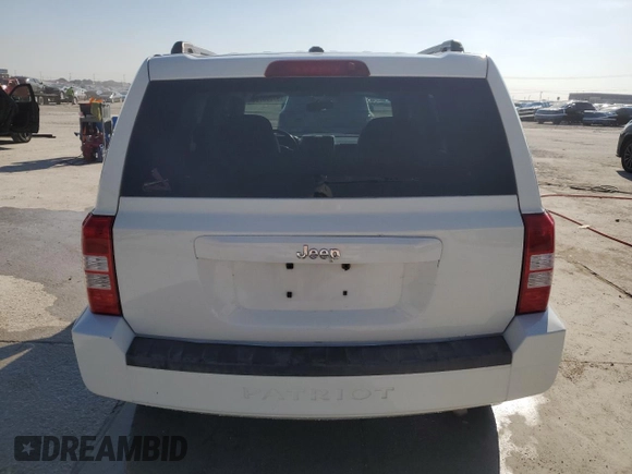 2008 Jeep Patriot Sport with VIN 1J8FT28068D589070, listed as a Copart auction lot 41393735 with 174,981 mi miles and Salvage title. Bid and sale history available at DreamBid. Image 6.