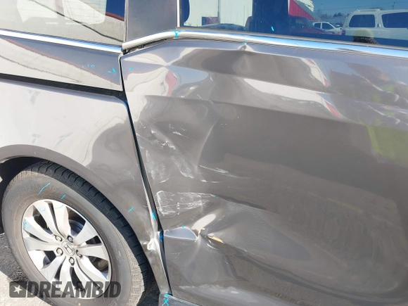 2016 Honda Odyssey SE with VIN 5FNRL5H32GB089740, listed as a IAAI auction lot 41402635 with 120,666 mi miles and . Bid and sale history available at DreamBid. Image 6.