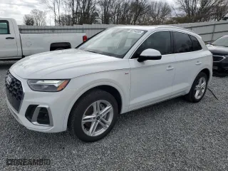 2024 Audi Q5 S line Premium Plus with VIN WA1E2AFY9R2009973, listed as a Copart auction lot 46216355 with 10,038 mi miles and Salvage Title. Bid and sale history available at carsss.com. Image 1.
