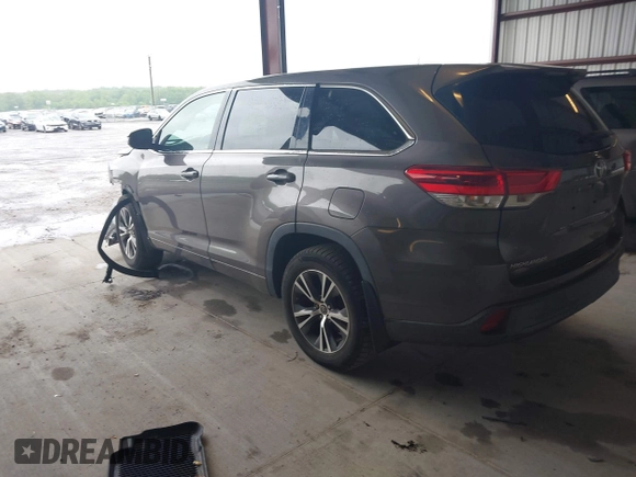 2017 Toyota Highlander LE z VIN 5TDBZRFH6HS386710, wystawiony jako IAAI lot #42226567 z przebiegiem 64 773 mil mil oraz . Historia ofert i sprzedaży dostępna na DreamBid. Obrazek 3.