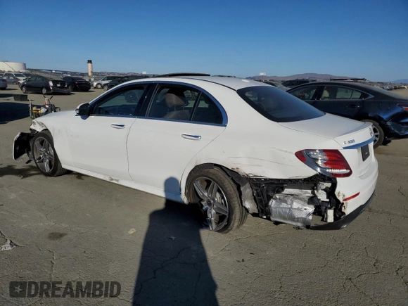 2018 Mercedes-Benz E-Class E 300 with VIN WDDZF4JB1JA367049, listed as a Copart auction lot 68071322 with 39,450 mi miles. Bid and sale history available at carsss.com. Image 2.
