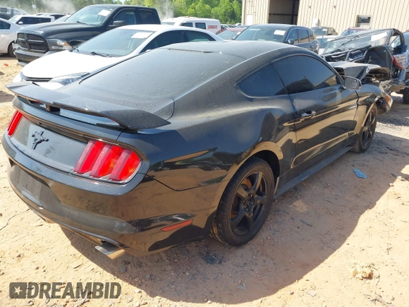 2017 Ford Mustang V6 z VIN 1FA6P8AM5H5256208, wystawiony jako IAAI lot #42069664 z przebiegiem 82 427 mil mil oraz . Historia ofert i sprzedaży dostępna na DreamBid. Obrazek 4.