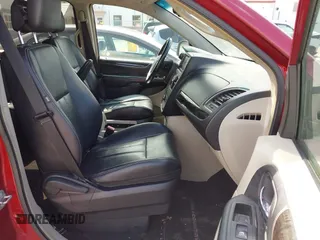 2014 Chrysler Town & Country Touring z VIN 2C4RC1BG3ER314706, wystawiony jako IAAI lot #42333684 z przebiegiem 210 455 mil mil oraz . Historia ofert i sprzedaży dostępna na DreamBid. Obrazek 5.