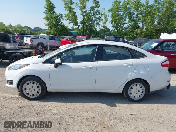 2014 Ford Fiesta S z VIN 3FADP4AJXEM211776, wystawiony jako IAAI lot #42574815 z przebiegiem 174 043 mil mil oraz . Historia ofert i sprzedaży dostępna na DreamBid. Obrazek 14.