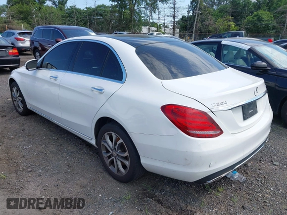 2015 Mercedes-Benz C 300 Luxury z VIN 55SWF4KB0FU010485, wystawiony jako IAAI lot #42773611 z przebiegiem 91 343 mil mil oraz . Historia ofert i sprzedaży dostępna na DreamBid. Obrazek 3.