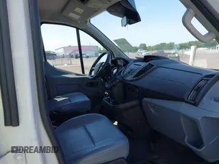 2019 Ford Transit Passenger XL z VIN 1FBZX2ZM8KKA34929, wystawiony jako IAAI lot #42263522 z przebiegiem 376 862 mil mil oraz . Historia ofert i sprzedaży dostępna na DreamBid. Obrazek 5.