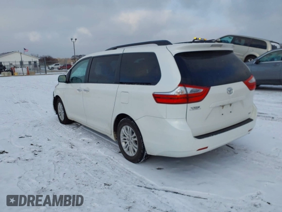 2017 Toyota Sienna XLE Auto Access Seat with VIN 5TDYZ3DC4HS852620, listed as a IAAI auction lot 40988036 with 82,581 mi miles. Bid and sale history available at carsss.com. Image 3.