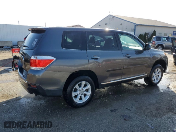 2013 Toyota Highlander with VIN 5TDZA3EH5DS032885, listed as a Copart auction lot 51958635 with 220,789 mi miles and Non Repairable. Bid and sale history available at DreamBid. Image 3.