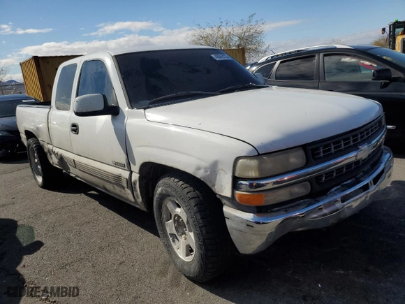2001 Chevrolet Silverado 1500 LS with VIN 2GCEC19TX11100550, listed as a Copart auction lot 48069135 with 0 mi miles and Salvage Title. Bid and sale history available at carsss.com. Image 4.