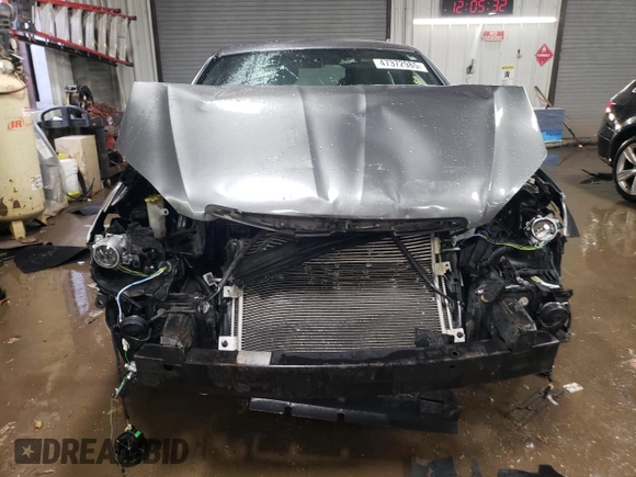 2013 Chrysler 200 Touring with VIN 1C3CCBBB5DN552931, listed as a Copart auction lot 47372985 with Not Provided miles and Salvage Title. Bid and sale history available at carsss.com. Image 5.