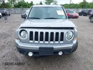 2017 Jeep Patriot Sport SE z VIN 1C4NJRBB8HD122051, wystawiony jako IAAI lot #42274843 z przebiegiem 63 122 mil mil oraz . Historia ofert i sprzedaży dostępna na DreamBid. Obrazek 6.