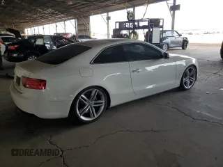 2013 Audi A5 Premium z VIN WAUCFAFR2DA022280, wystawiony jako Copart lot #59049235 z przebiegiem 138 869 mil mil oraz Czysty tytuł • Clean title. Historia ofert i sprzedaży dostępna na DreamBid. Obrazek 3.