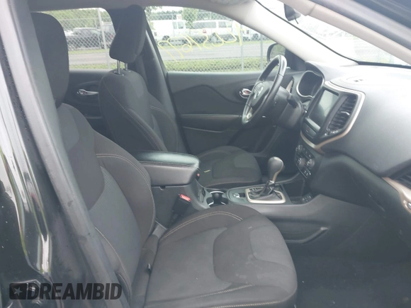 2016 Jeep Cherokee Latitude z VIN 1C4PJLCBXGW136718, wystawiony jako IAAI lot #42237677 z przebiegiem 145 109 mil mil oraz . Historia ofert i sprzedaży dostępna na DreamBid. Obrazek 5.