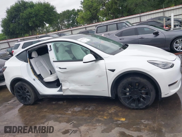 2022 Tesla Model Y Long Range z VIN 7SAYGDEE2NF420882, wystawiony jako IAAI lot #42023642 z przebiegiem 19 783 mil mil oraz . Historia ofert i sprzedaży dostępna na DreamBid. Obrazek 13.