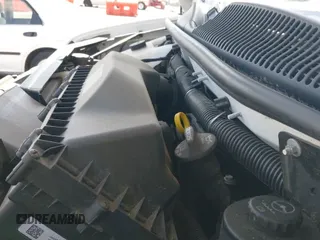 2019 Chevrolet Express Cargo z VIN 1GCWGAFPXK1240332, wystawiony jako IAAI lot #42846352 z przebiegiem 99 506 mil mil oraz . Historia ofert i sprzedaży dostępna na DreamBid. Obrazek 19.