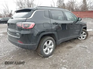2018 Jeep Compass Latitude with VIN 3C4NJDBB7JT373582, listed as a IAAI auction lot 41728122 with 111,411 mi miles. Bid and sale history available at carsss.com. Image 4.