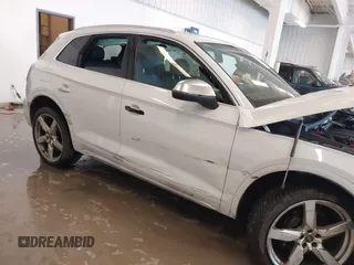 2022 Audi SQ5 Premium Plus with VIN WA1B4AFY5N2043366, listed as a IAAI auction lot 41528425 with 1 mi miles. Bid and sale history available at carsss.com. Image 16.