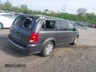 2017 Dodge Grand Caravan SE Plus z VIN 2C4RDGBGXHR549334, wystawiony jako IAAI lot #42097288 z przebiegiem 60 896 mil mil oraz . Historia ofert i sprzedaży dostępna na DreamBid. Obrazek 4.