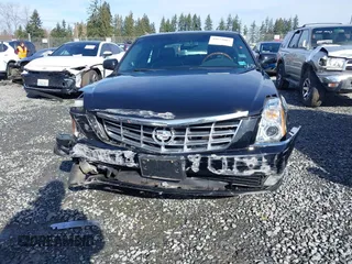 2006 Cadillac DTS 1SC z VIN 1G6KD57YX6U100634, wystawiony jako IAAI lot #41671007 z przebiegiem Nie podano mil oraz . Historia ofert i sprzedaży dostępna na DreamBid. Obrazek 6.