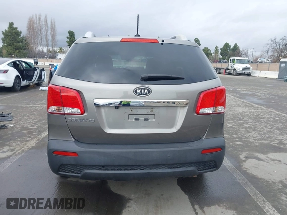 2013 Kia Sorento LX with VIN 5XYKTCA62DG313524, listed as a IAAI auction lot 41624883 with 70,777 mi miles. Bid and sale history available at carsss.com. Image 16.