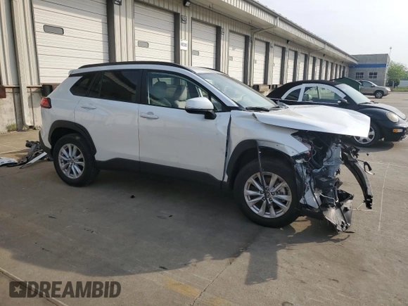 2022 Toyota Corolla Cross LE z VIN 7MUCAAAG0NV034364, wystawiony jako Copart lot #54845725 z przebiegiem 28 200 mil mil oraz Szkody całkowita. Historia ofert i sprzedaży dostępna na DreamBid. Obrazek 4.