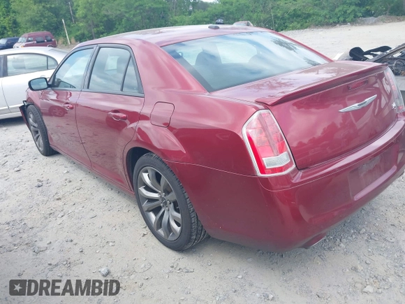 2014 Chrysler 300 S z VIN 2C3CCABG1EH355190, wystawiony jako IAAI lot #42134787 z przebiegiem 107 959 mil mil oraz . Historia ofert i sprzedaży dostępna na DreamBid. Obrazek 3.