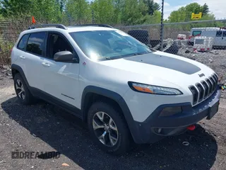 2016 Jeep Cherokee Trailhawk z VIN 1C4PJMBB9GW188753, wystawiony jako IAAI lot #42270771 z przebiegiem 69 949 mil mil oraz . Historia ofert i sprzedaży dostępna na DreamBid. Obrazek 1.