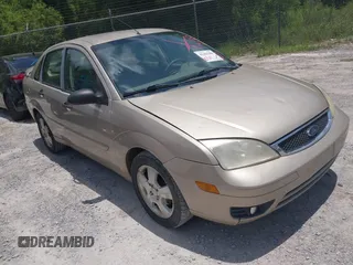 2007 Ford Focus S z VIN 1FAFP34N47W357868, wystawiony jako IAAI lot #42363180 z przebiegiem 302 911 mil mil oraz . Historia ofert i sprzedaży dostępna na DreamBid. Obrazek 1.