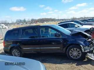 2011 Chrysler Town & Country Touring with VIN 2A4RR5DG4BR614120, listed as a IAAI auction lot 41886641 with 212,414 mi miles. Bid and sale history available at carsss.com. Image 13.