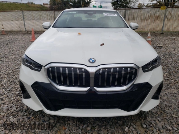 2024 BMW 5 Series 530i xDrive with VIN WBA53FJ03RCN99581, listed as a Copart auction lot 75520514 with 2,581 mi miles and Clean Title. Bid and sale history available at carsss.com. Image 5.
