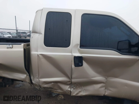 2008 Ford Super Duty F-250 SRW XL with VIN 1FTSX21R28EB92694, listed as a IAAI auction lot 41433945 with 209,613 mi miles. Bid and sale history available at carsss.com. Image 13.