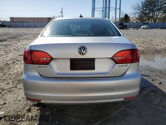 2013 Volkswagen Jetta SE z VIN 3VWDP7AJ5DM442236, wystawiony jako Copart lot #53677705 z przebiegiem 119 645 mil mil oraz Szkoda całkowita • Salvage title. Historia ofert i sprzedaży dostępna na DreamBid. Obrazek 6.