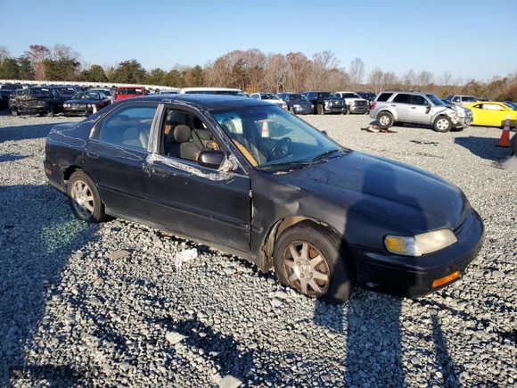 1994 Honda Accord EX w/Leather with VIN 1HGCD5666RA025696, listed as a Copart auction lot 82838644 with 269,181 mi miles and Salvage Title. Bid and sale history available at carsss.com. Image 4.