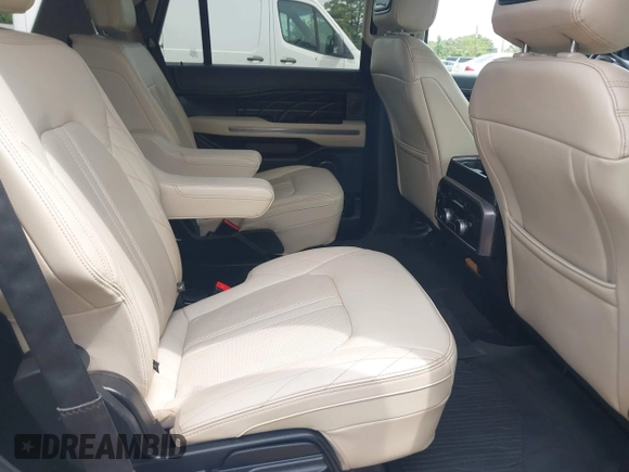 2018 Ford Expedition Platinum with VIN 1FMJU1MT6JEA33748, listed as a IAAI auction lot 42144346 with 188,585 mi miles. Bid and sale history available at carsss.com. Image 8.