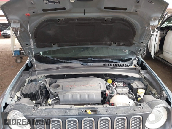 2018 Jeep Renegade Latitude with VIN ZACCJABB5JPJ26670, listed as a IAAI auction lot 41916152 with 76,193 mi miles. Bid and sale history available at carsss.com. Image 10.