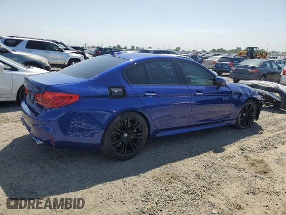 2018 BMW M5 z VIN WBSJF0C51JB282030, wystawiony jako Copart lot #54773835 z przebiegiem 44 046 mil mil oraz Szkody całkowita. Historia ofert i sprzedaży dostępna na DreamBid. Obrazek 3.
