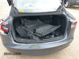 2022 Tesla Model 3 Long Range z VIN 5YJ3E1EB6NF260118, wystawiony jako IAAI lot #42139962 z przebiegiem 52 566 mil mil oraz . Historia ofert i sprzedaży dostępna na DreamBid. Obrazek 21.