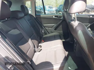 2015 Volkswagen Tiguan SE z VIN WVGBV7AXXFW503955, wystawiony jako IAAI lot #41730076 z przebiegiem 146 446 mil mil oraz . Historia ofert i sprzedaży dostępna na DreamBid. Obrazek 8.