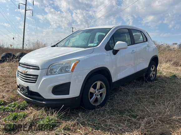 2015 Chevrolet Trax LS with VIN 3GNCJPSB6FL215967, listed as a Copart auction lot 54605435 with 1 mi miles and Clean Title. Bid and sale history available at carsss.com. Image 2.