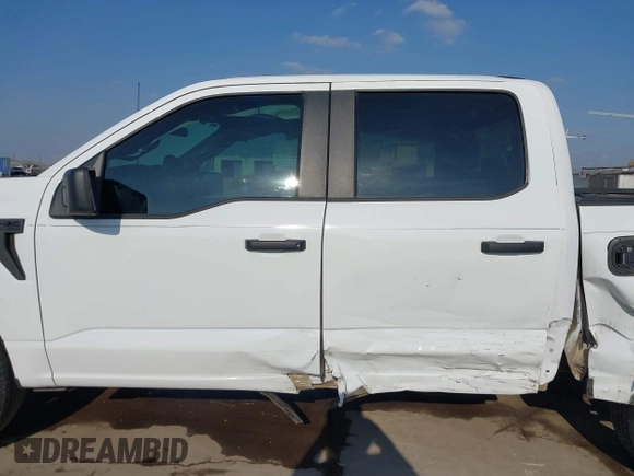 2023 Ford F-150 XL z VIN 1FTEW1CPXPKF87647, wystawiony jako IAAI lot #41486870 z przebiegiem 23 609 mil mil oraz . Historia ofert i sprzedaży dostępna na DreamBid. Obrazek 14.