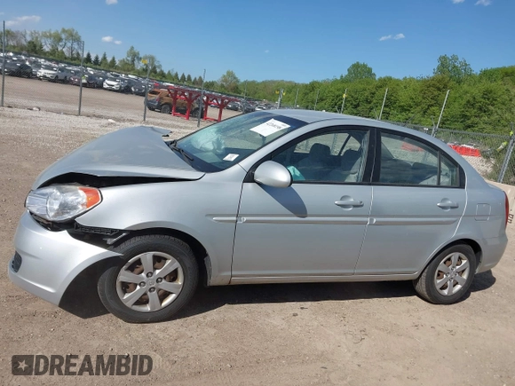 2009 Hyundai Accent Auto GLS z VIN KMHCN46C69U326197, wystawiony jako IAAI lot #42268198 z przebiegiem 74 308 mil mil oraz . Historia ofert i sprzedaży dostępna na DreamBid. Obrazek 14.