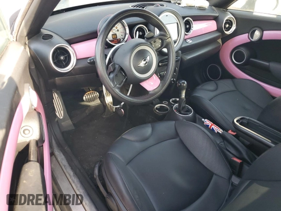 2013 MINI Coupe S z VIN WMWSX3C55DT772606, wystawiony jako Copart lot #43653845 z przebiegiem 39 474 mil mil oraz Czysty tytuł • Clean title. Historia ofert i sprzedaży dostępna na DreamBid. Obrazek 8.