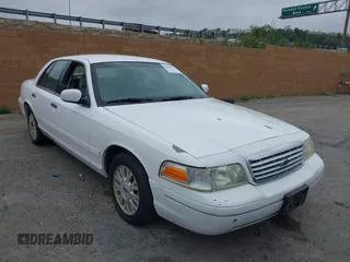 2003 Ford Crown Victoria LX z VIN 2FAFP74WX3X154904, wystawiony jako IAAI lot #42094274 z przebiegiem 123 579 mil mil oraz . Historia ofert i sprzedaży dostępna na DreamBid. Obrazek 1.